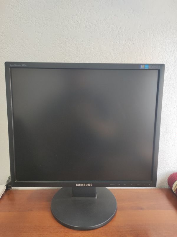 Samsung Manitor sotiladi Samsung Manitor sotiladi