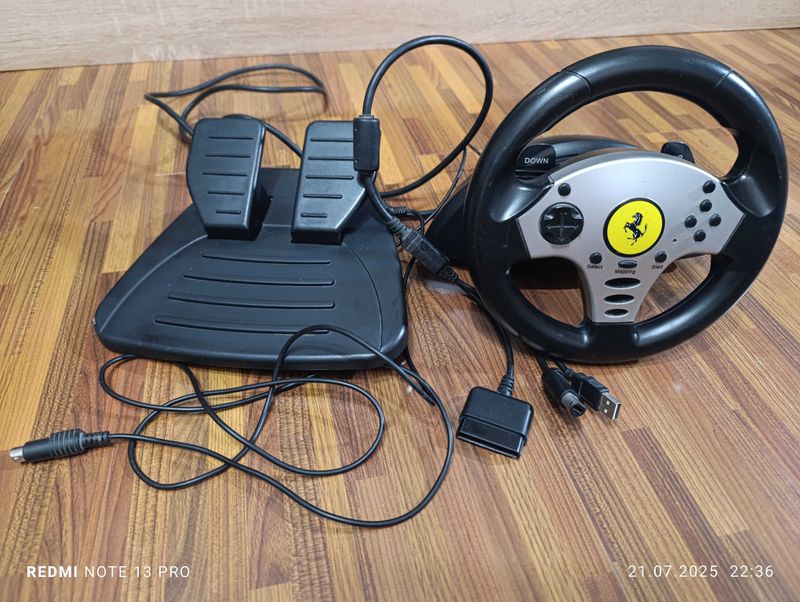 Игровой руль и педали Игровой руль и педали
