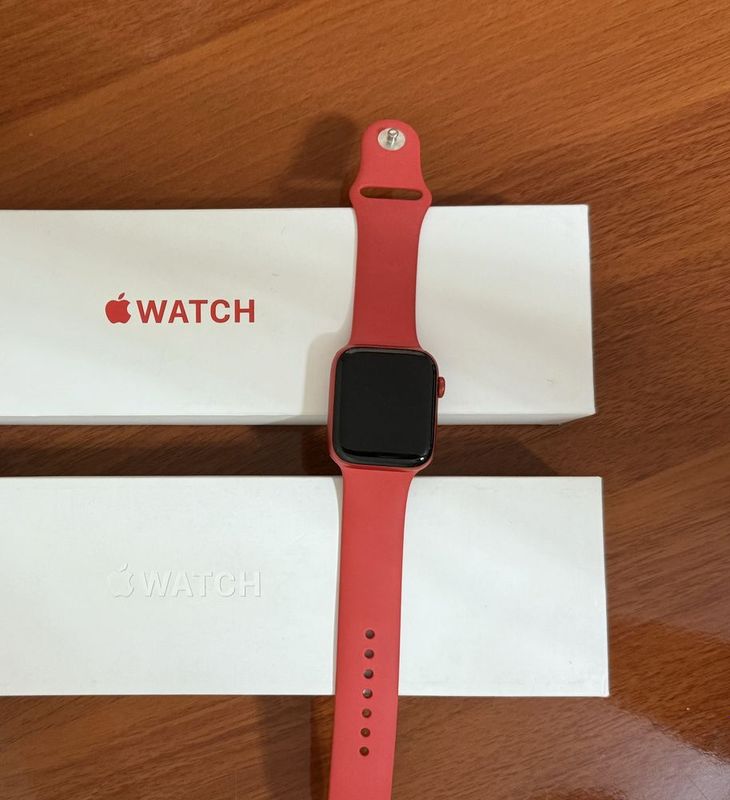 Apple Watch 6.44 red. Ideal