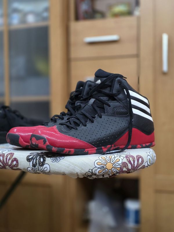 Баскетбольные кроссовки Adidas