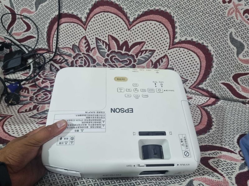 Проэктор Epson EB-X18 Проэктор Epson EB-X18