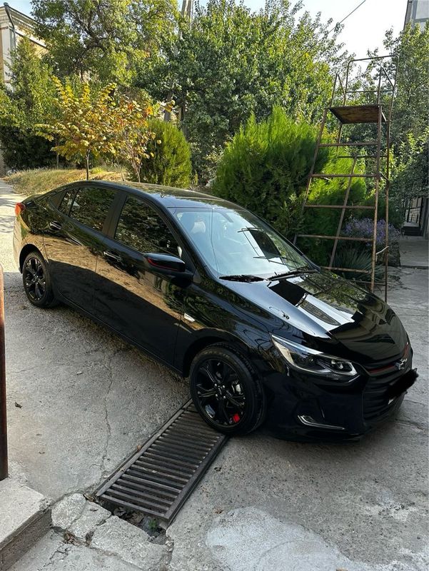 Автомобиль Chevrolet Onix Red Line
