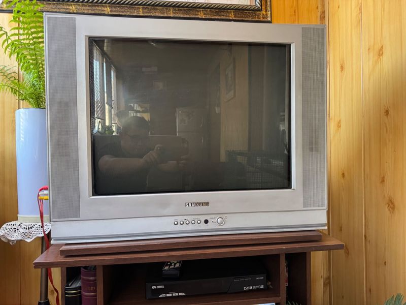 Телевизор Samsung + тюнер General satellite + стабилизатор Телевизор Samsung + тюнер General satellite + стабилизатор