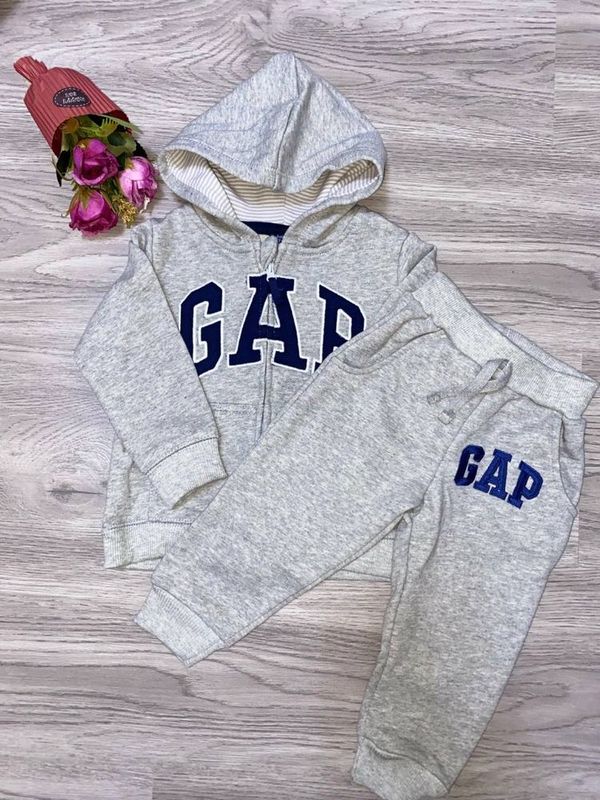 Двойка GAP подойдёт как для девочек так и для мальчиков