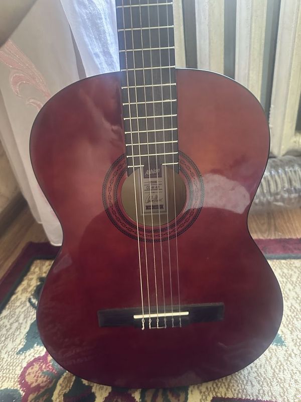 Klassik gitara (kafolati bilan) Klassik gitara (kafolati bilan)