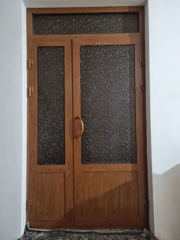 Akfa eshik sotiladi, narxini kelishamiz Akfa eshik sotiladi, narxini kelishamiz