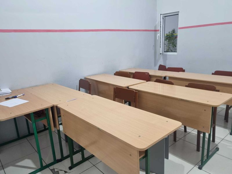 Parta va Resepshn sotiladi Parta va Resepshn sotiladi