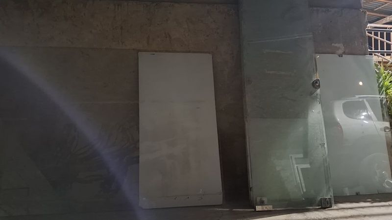 Eshik Oynklar 1sm qalinlikda Eshik Oynklar 1sm qalinlikda