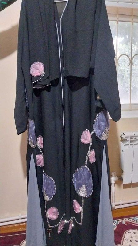 Vecherniy abaya sotiladi Vecherniy abaya sotiladi