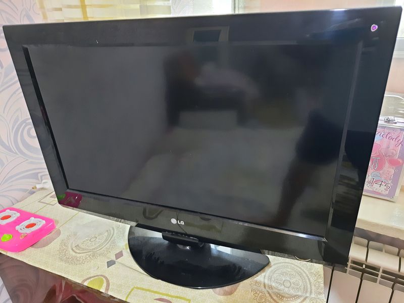 продаю телевизор Lg LCD не смарт продаю телевизор Lg LCD не смарт