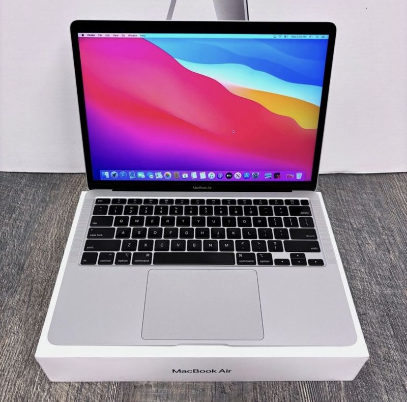 Продаётся Macbook Air M1 8/256 Продаётся Macbook Air M1 8/256