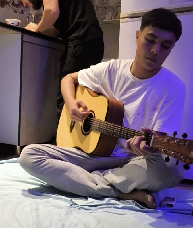 Gitara sotiladi Akustik 41 razmer Gitara sotiladi Akustik 41 razmer