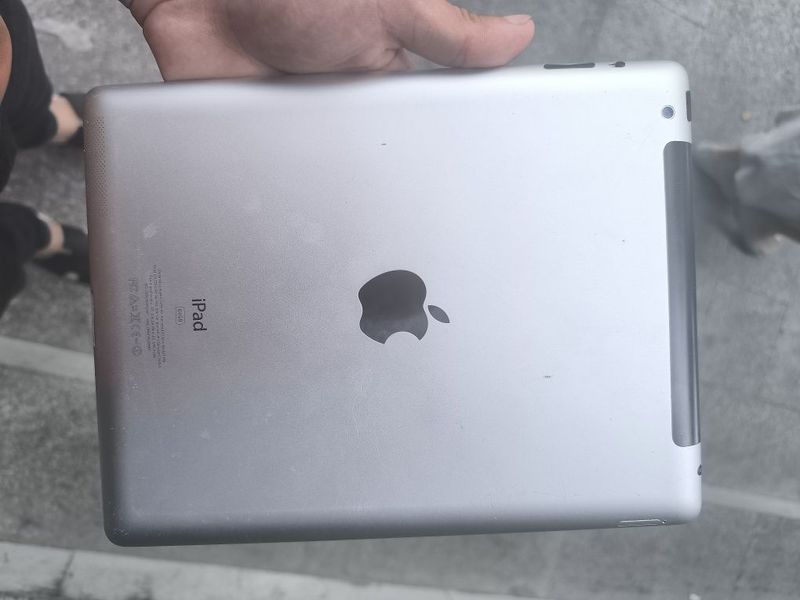 Ipad model A 1396 64 talik xolati yaxshi icloud tushgan aktivatsiya