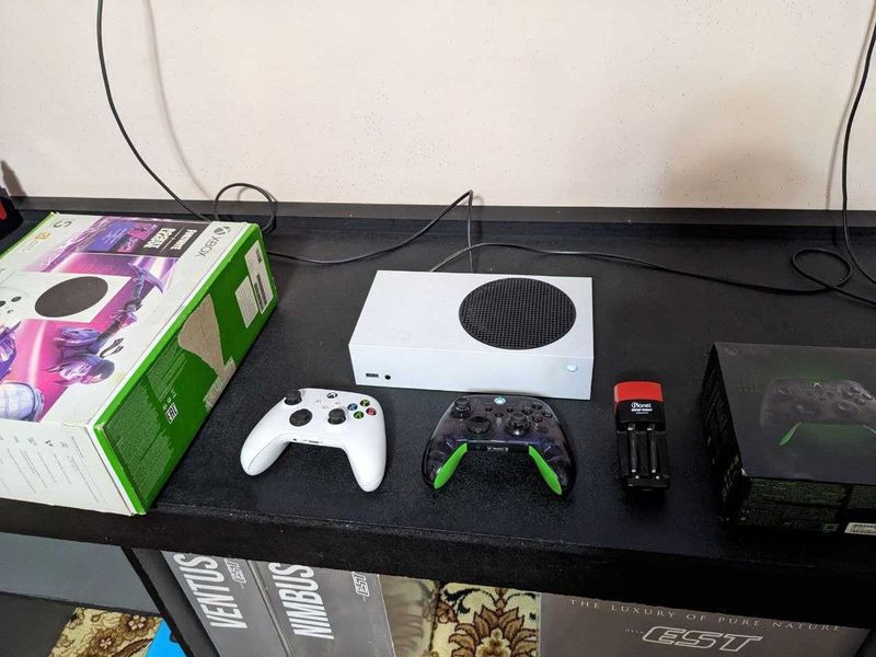 Xbox series s yangidek Karobka dakumenti bilan + Qimmat pult $100 lik