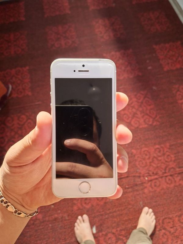 Prodam iPhone 5se 32gb Prodam iPhone 5se 32gb