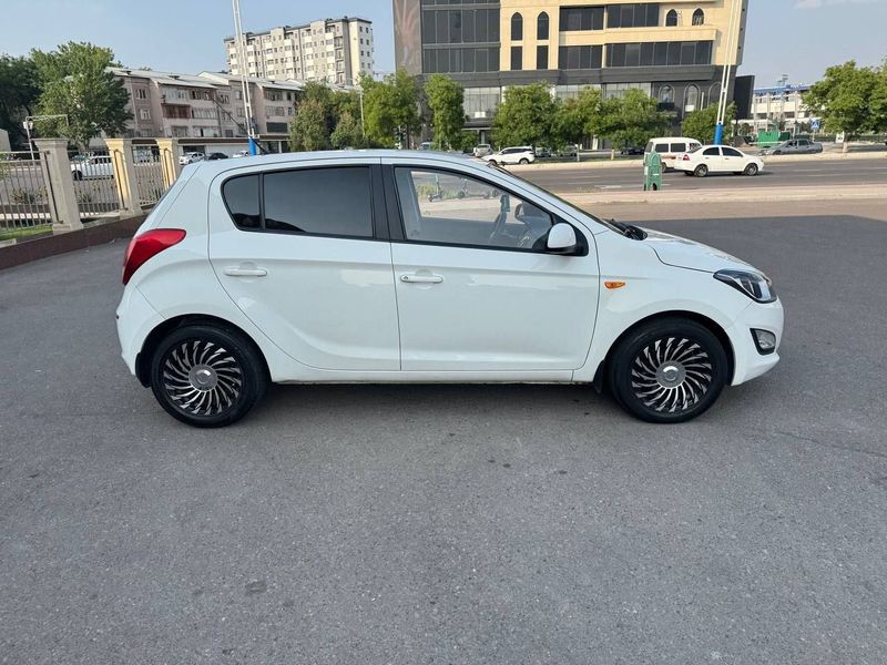 Hyundai i20 срочно сотилади Hyundai i20 срочно сотилади