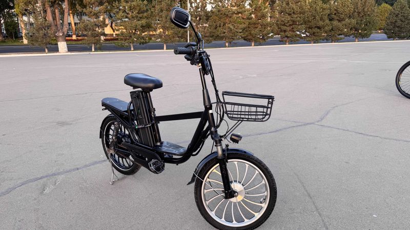 Elektrovelosiped sotiladi, kuryerlar uchun, 70 km 1 ta zaryad bilan Elektrovelosiped sotiladi, kuryerlar uchun, 70 km 1 ta zaryad bilan
