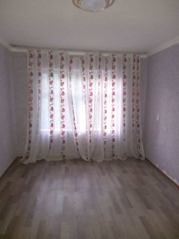 Срочно продаётся 1 ком квартира в чирчике 4 мкн 2 этаж Срочно продаётся 1 ком квартира в чирчике 4 мкн 2 этаж