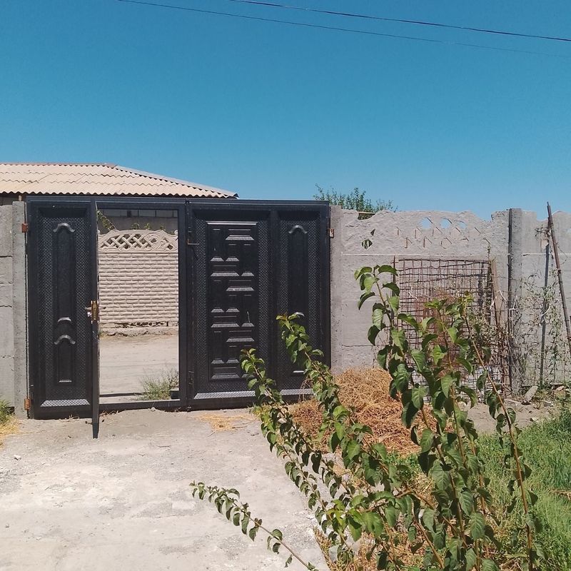 Orta sharafshon dacha sotiladi