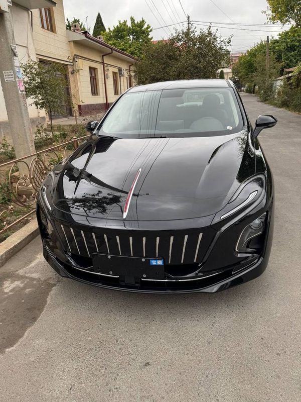 Hongqi e-qm5 2024 yil , 15000 probek Toza 431 km Hongqi e-qm5 2024 yil , 15000 probek Toza 431 km