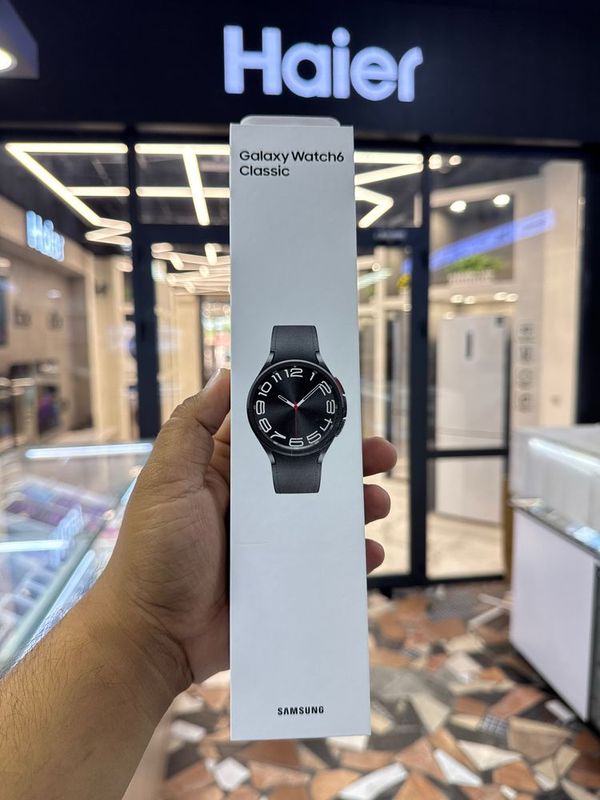 Galaxy watch 6/43 classic color black color white 100% orginal Galaxy watch 6/43 classic color black color white 100% orginal