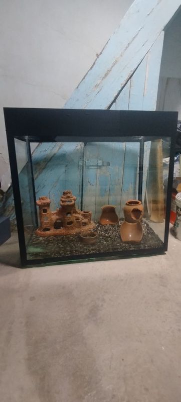 Akvarium sotiladi Akvarium sotiladi
