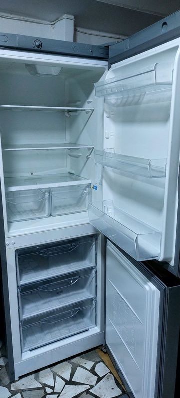 Indesit Xolodilnik sotiladi, ideal holatda