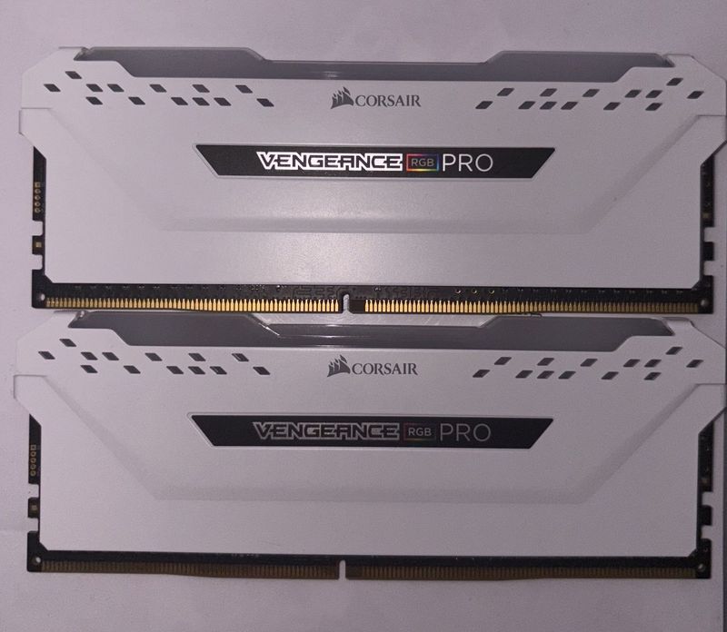 Corsair DDR4 8x2 16GB, 3600MHz