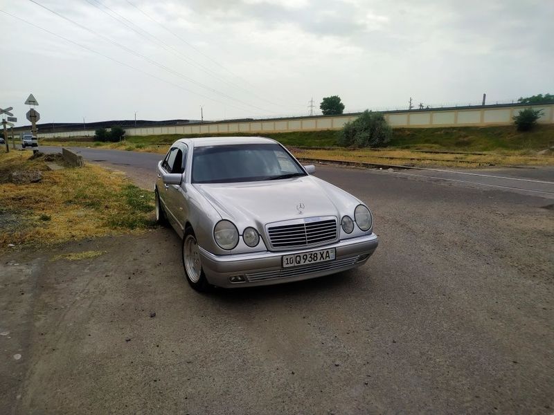 Mercedes Benz w 210
