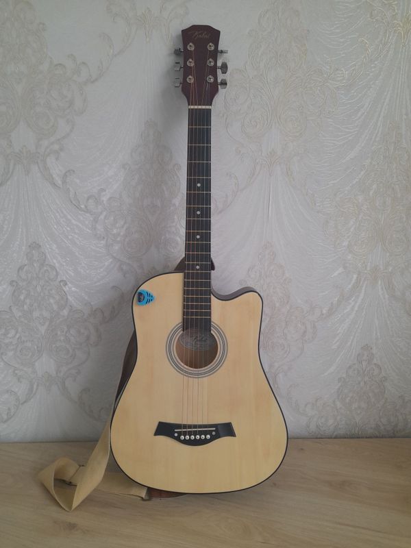 Gitara Acoustic (Kabat)