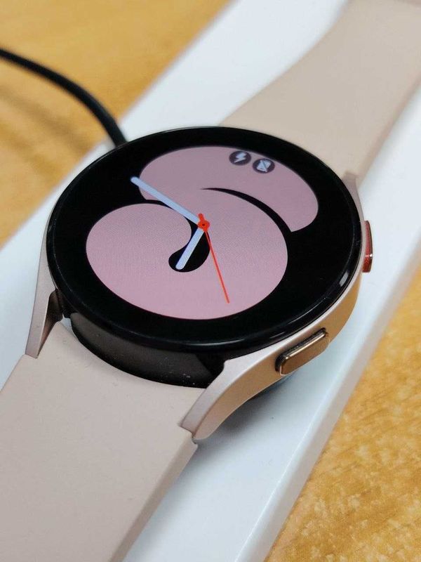 Продаю Samsung Galaxy Watch 4 Продаю Samsung Galaxy Watch 4