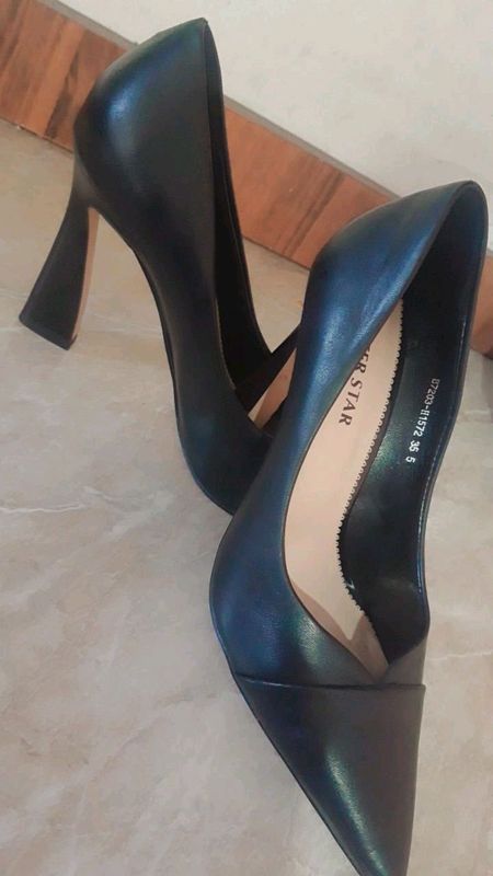 tufli kabluk 35 razmer qora tufli kabluk 35 razmer qora