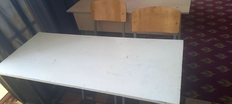 Partalar stullari bilan sotiladi.(Б,У) Partalar stullari bilan sotiladi.(Б,У)