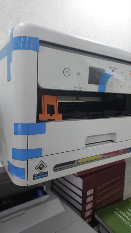 Epson 5390 srochno sotiladi 700$ bez prashifka + katrej Epson 5390 srochno sotiladi 700$ bez prashifka + katrej