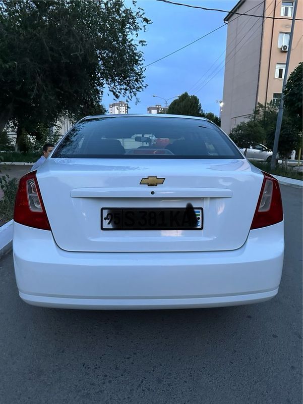 Lacetti 1.8 satiladi Lacetti 1.8 satiladi