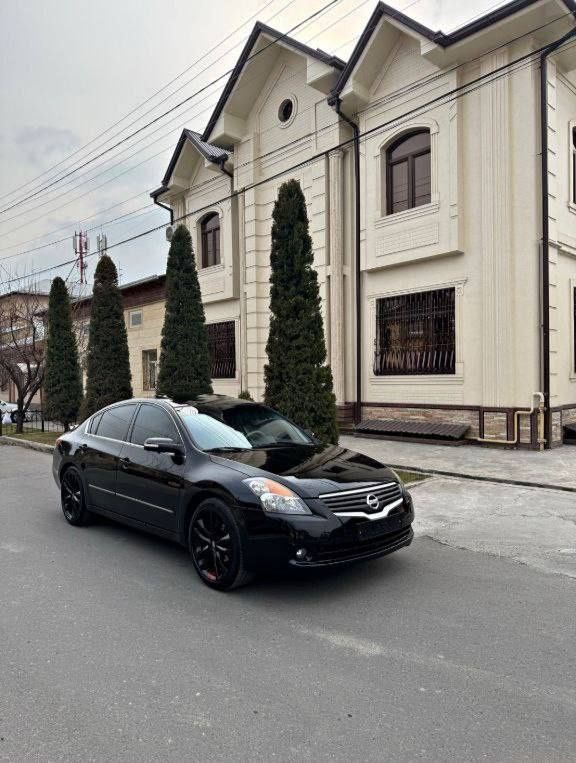 Nissan Altima (ideal}