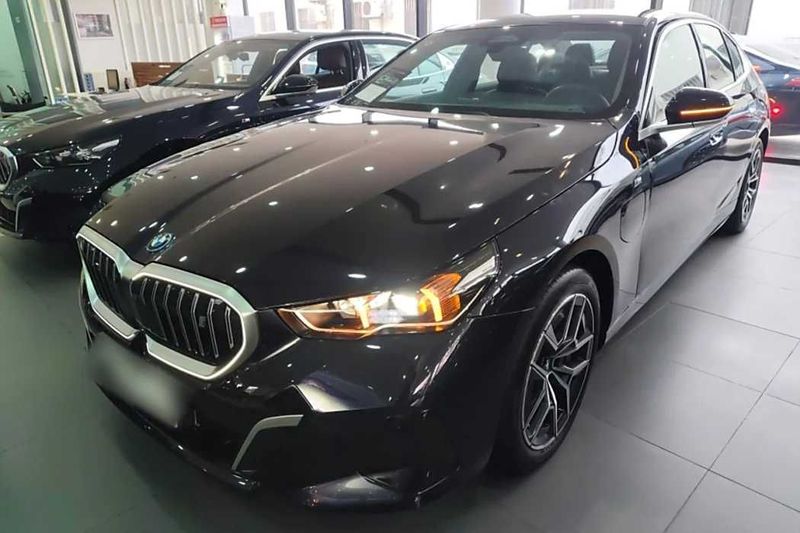 BMW i5 50L buyurtma asosida na zakaz BMW i5 50L buyurtma asosida na zakaz