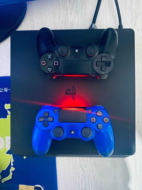 Продаю PS4 Slim 500 ГБ с аккаунтом/играми + 2 джойстика Продаю PS4 Slim 500 ГБ с аккаунтом/играми + 2 джойстика