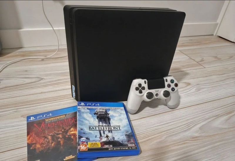 Playstation 4 slim Playstation 4 slim