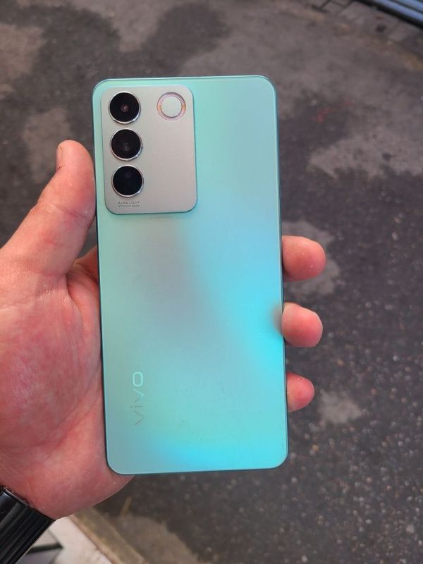 Vivo V27e sotiladi Vivo V27e sotiladi
