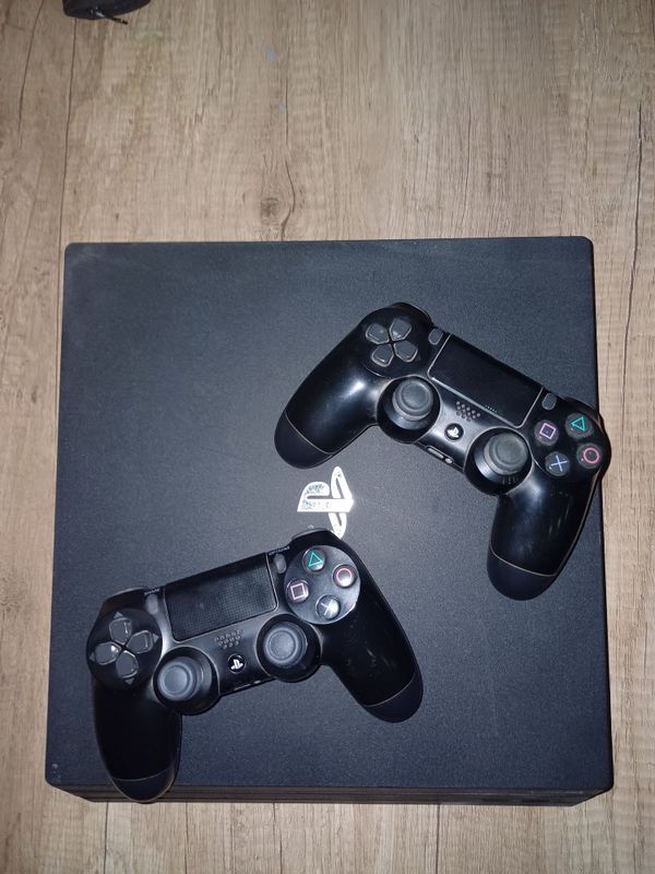 PlayStation 4 pro 1 tb
