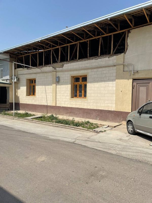 Kelesda shinamgina hovli sotiladi Kelesda shinamgina hovli sotiladi
