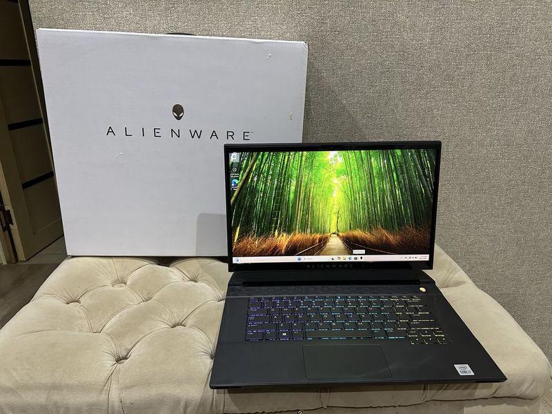 * Dell ALIENWARE M15 мощный игровой ноутбук из США почти новый * Dell ALIENWARE M15 мощный игровой ноутбук из США почти новый