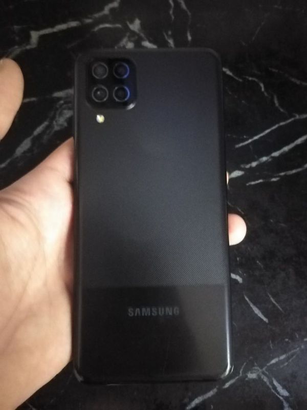 Продаётся Samsung Galaxy a12 Продаётся Samsung Galaxy a12