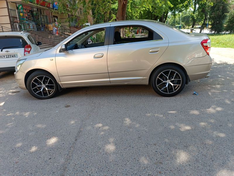 Vossen Saka Diska Balon 215 55 R17 Holati yaxshi Ayibi yoq Vossen Saka Diska Balon 215 55 R17 Holati yaxshi Ayibi yoq