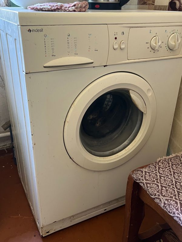 Продается стиралка indesit Автомат Продается стиралка indesit Автомат
