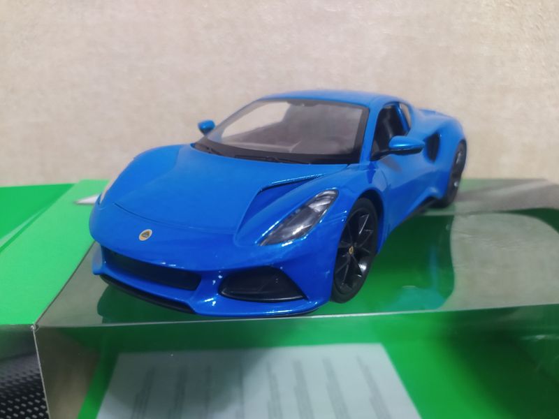 Металлическая коллекционная модель машины Lotus Металлическая коллекционная модель машины Lotus