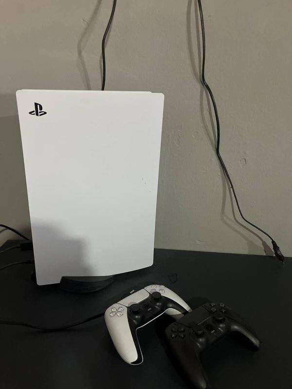 Продается Playstation 5 с дисководом Продается Playstation 5 с дисководом