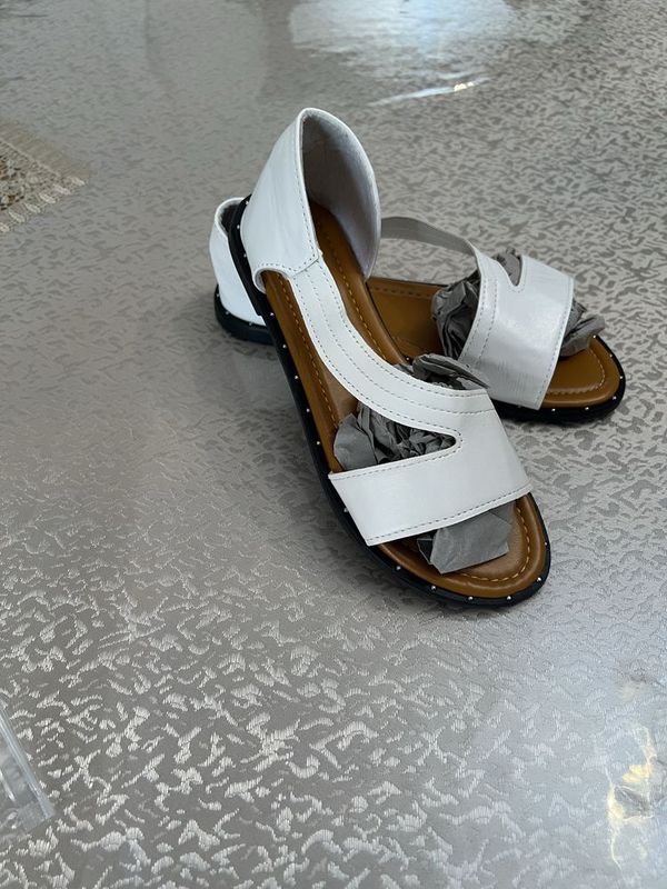 Yengi sandal 36 razmer Yengi sandal 36 razmer