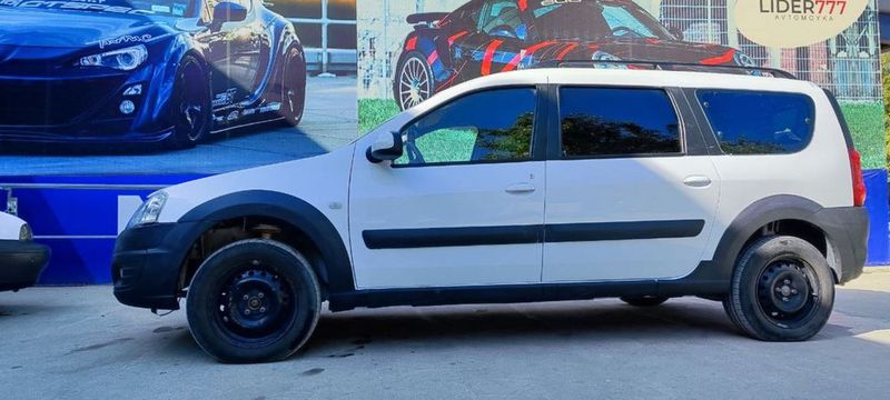 Lada largus cross
